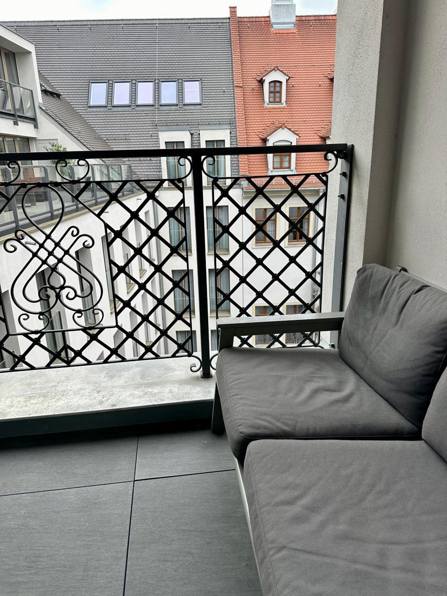 Exklusives Apartment Mit Einmaligem Blick Zur Frauenkirche - Parkplatz Kostenfrei ドレスデン エクステリア 写真